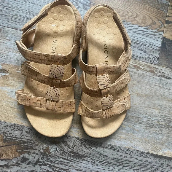 Vionic Size 7 Amber Gold Cork Adjustable Strap Walking Sandals Orthopedic Sling - Picture 1 of 7